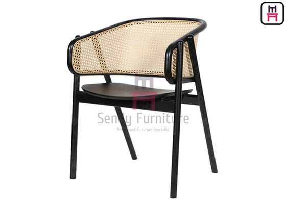 Kursi Makan Restoran Cane Lacquered 0.3cbm Walnut Dengan Sandaran Tangan